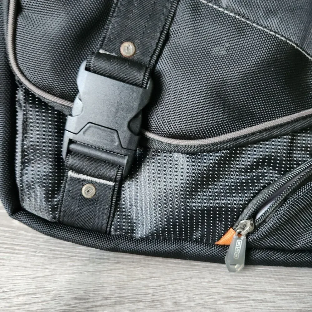 Ogio Laptop Messenger Bag Multi-Zip Compartment Carrying‎ Padded Pocket Black